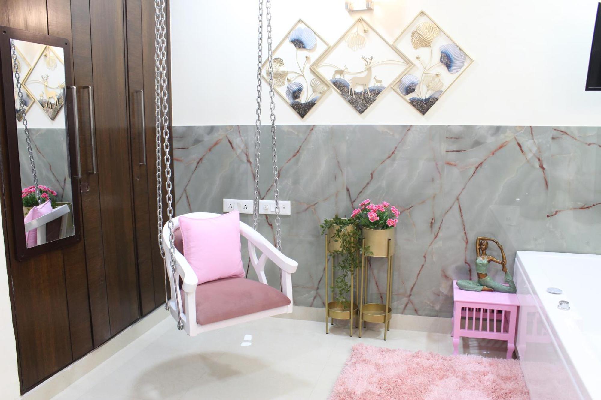 Modern Jacuzzi Hot Tub 1bhk South Delhi 3