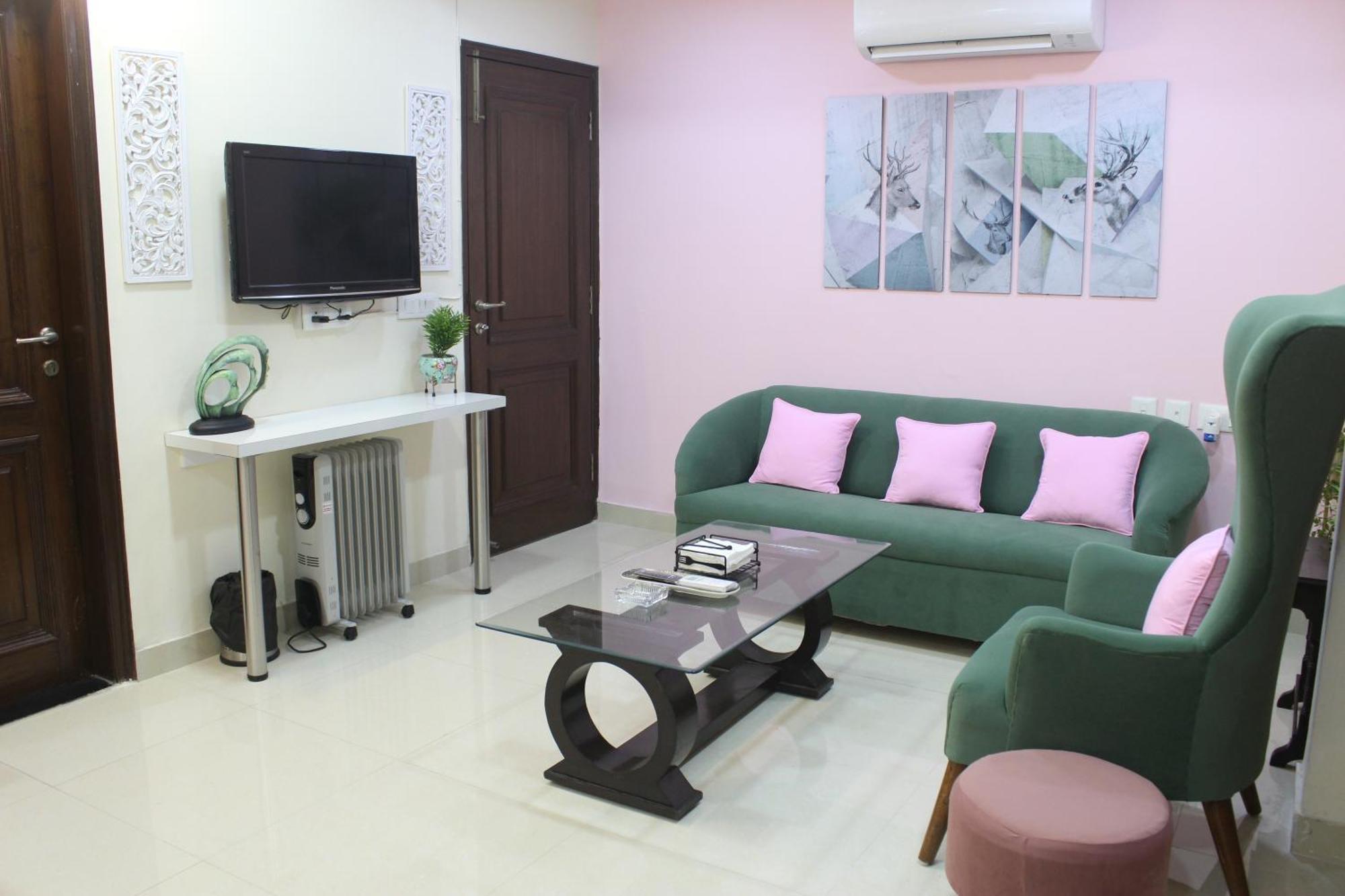 Modern Jacuzzi Hot Tub 1bhk South Delhi 3 * New Delhi