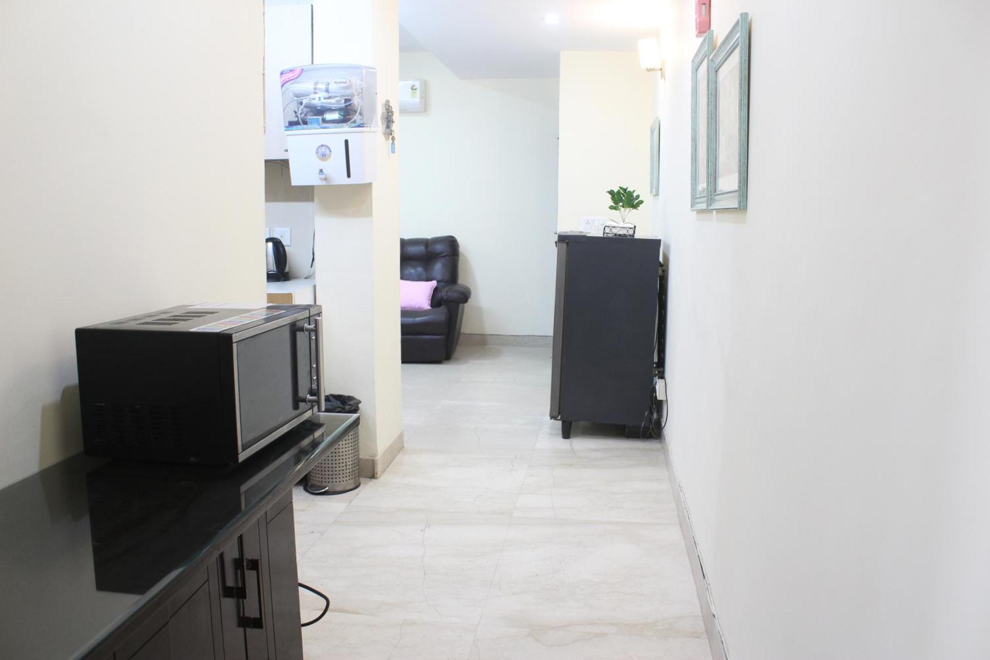 Modern Jacuzzi Hot Tub 1bhk South Delhi 3 Apartment New Delhi