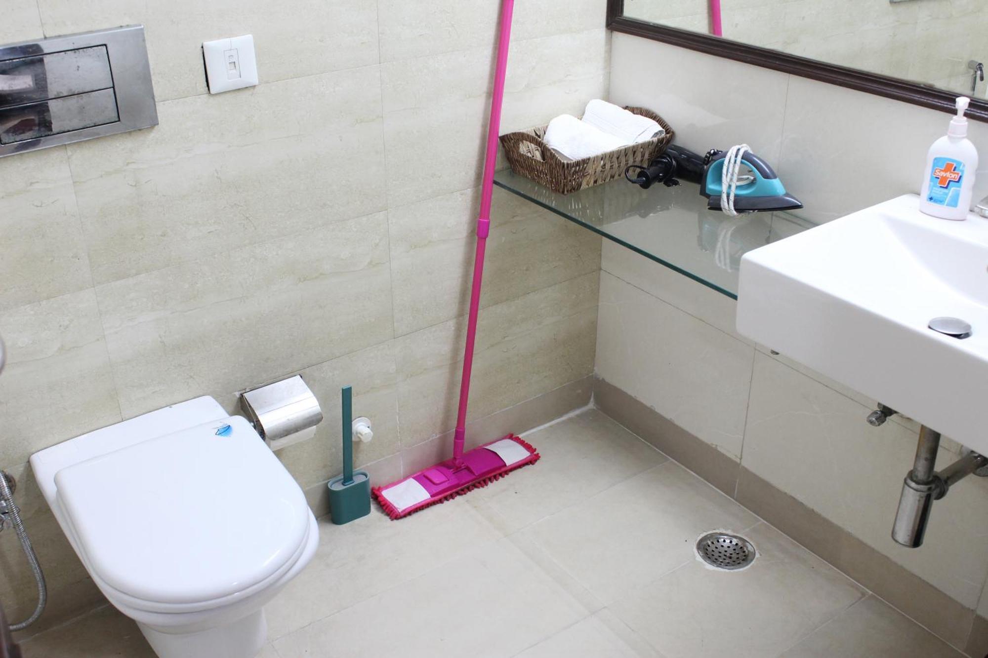 Modern Jacuzzi Hot Tub 1bhk South Delhi 3 Apartment New Delhi