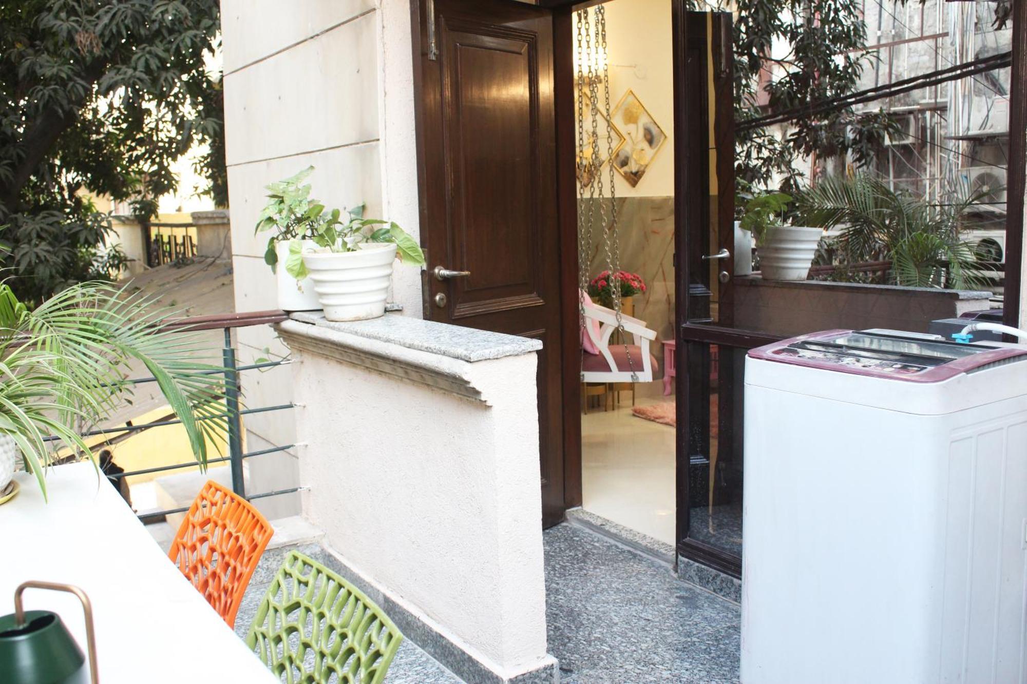 Apartment Modern Jacuzzi Hot Tub 1bhk South Delhi 3