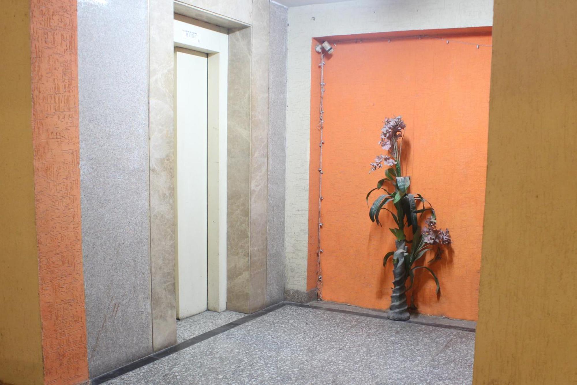 Modern Jacuzzi Hot Tub 1bhk South Delhi 3 Apartment *