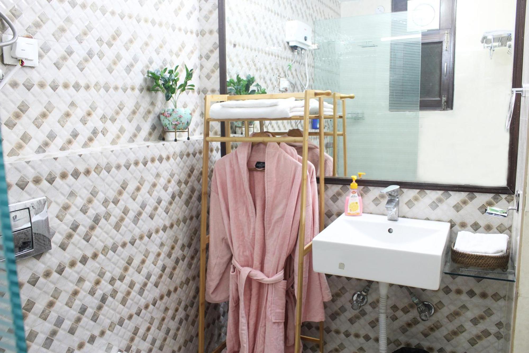 Apartment Modern Jacuzzi Hot Tub 1bhk South Delhi 3 *