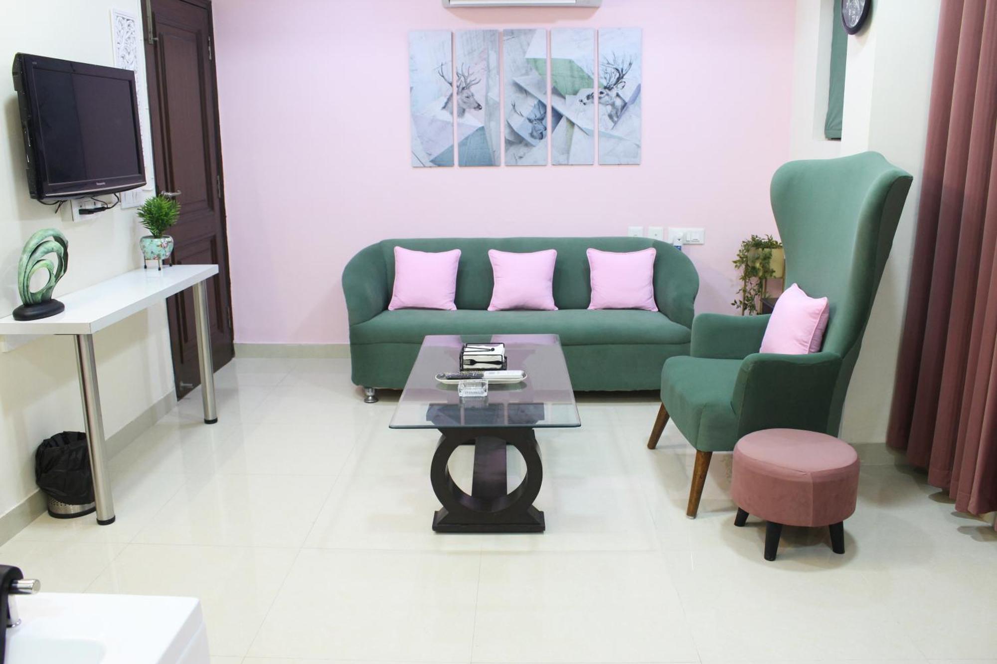 Apartment Modern Jacuzzi Hot Tub 1bhk South Delhi 3
